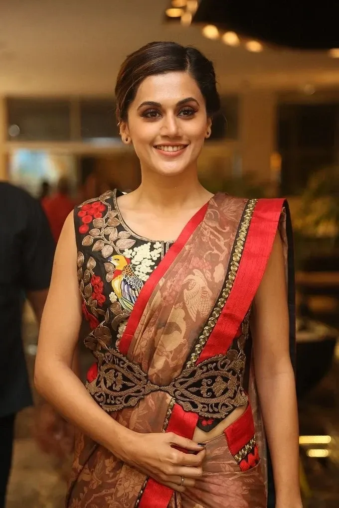 TAAPSEE PANNU IN TRADITIONAL RED SAREE 8